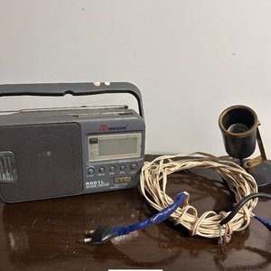 Radio Portátil Mason R69 con Lámpara de Escritorio y Cableado - imagen 2