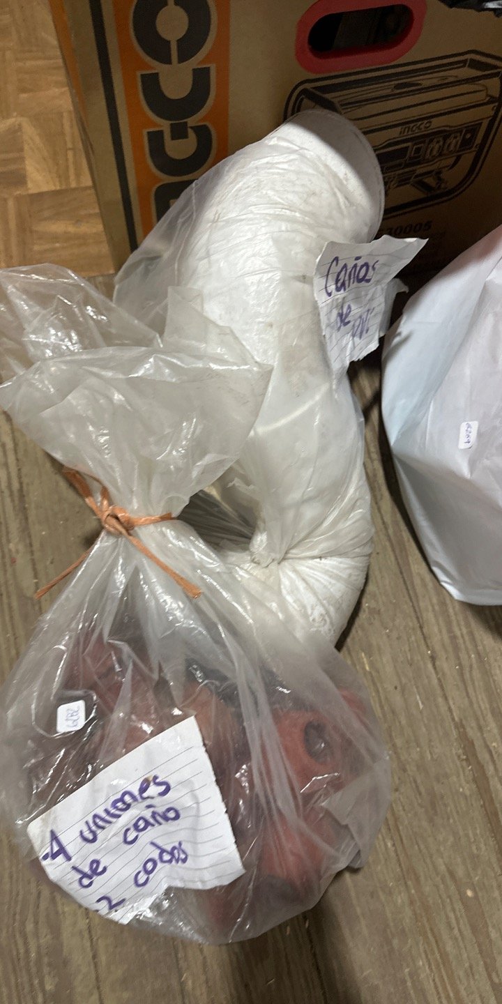 Lote de Caños y Codos de PVC