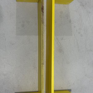 Lote anterior: Par de Estantes Amarillos de MDF