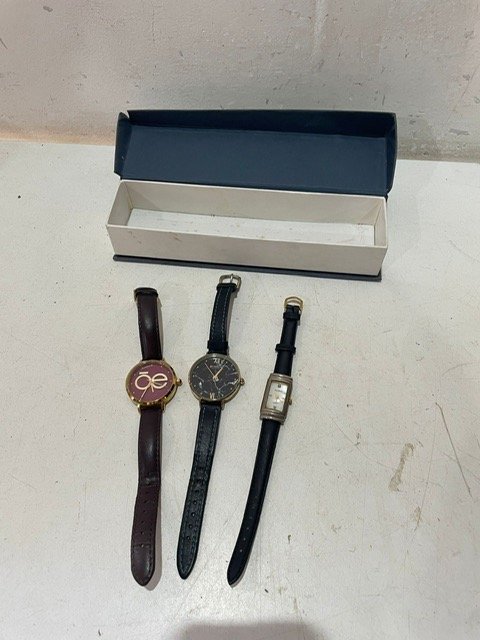 Lote siguiente: Relojes de cuero en excelente condición