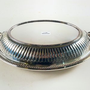 Centro de Mesa Ovalado de Metal con Tapa y Asas Laterales - imagen 1