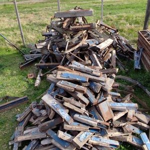 Lote siguiente: Lote de Anclajes de Hierro y Madera para Construcción
