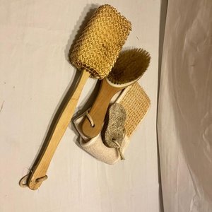 Set de Accesorios de Baño: Esponja Sisal, Cepillo Cerdas y Piedra Pómez - imagen 3