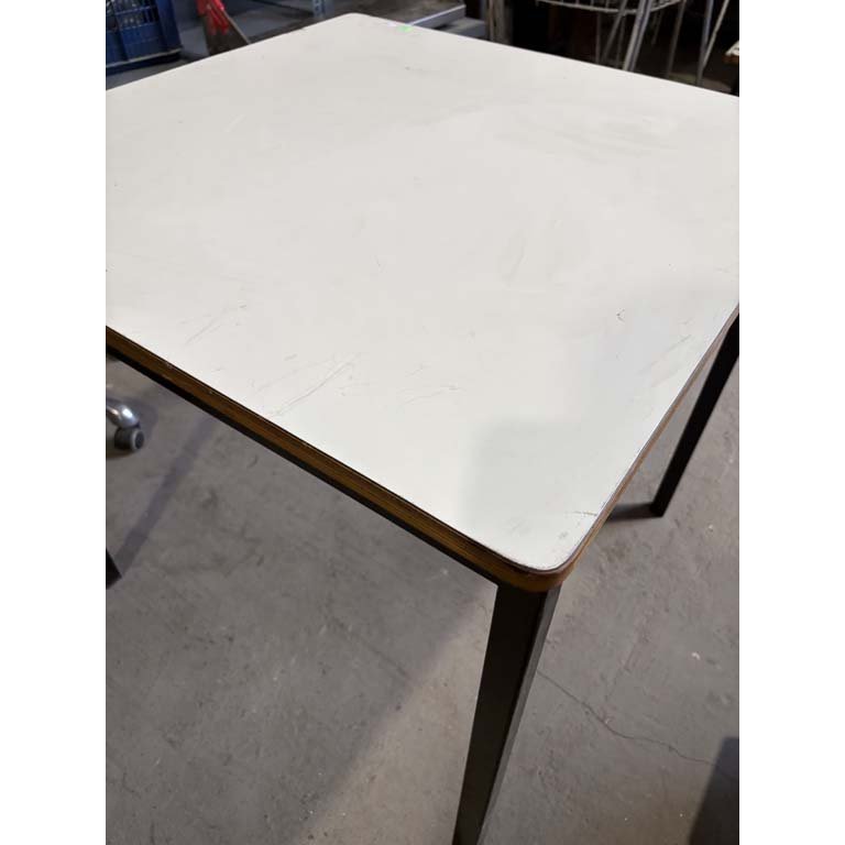 Mesa de madera con base de hierro - imagen 2