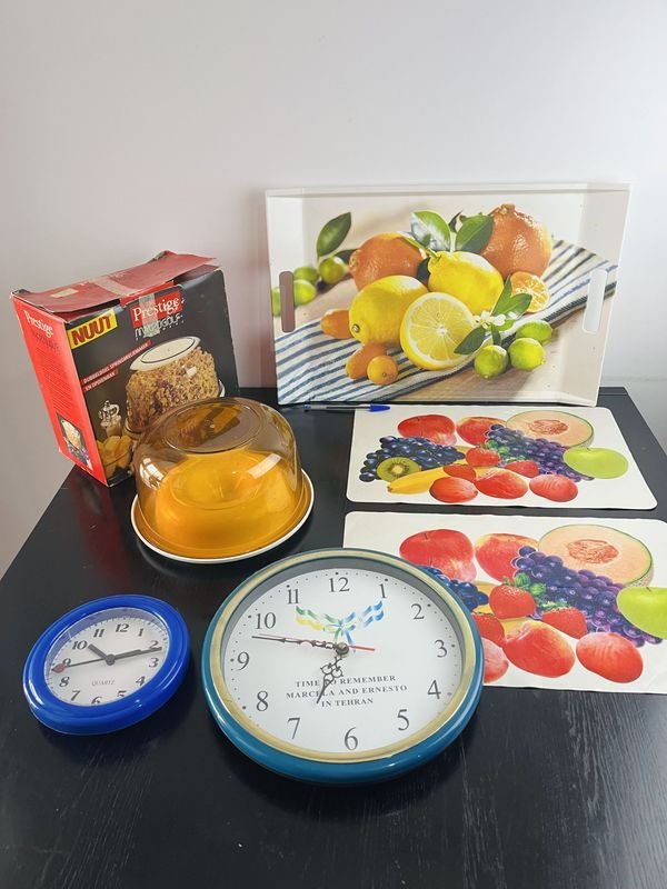 Lote anterior: Colección de relojes y accesorios para desayuno