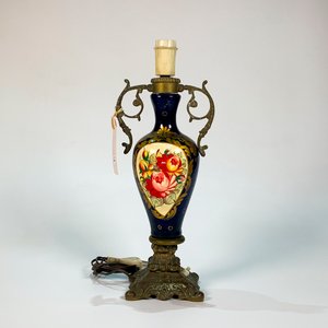Lote siguiente: Lámpara de Mesa Antigua Ánfora en Cerámica Azul y Bronce con Decoración Floral