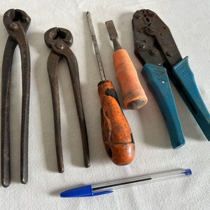 Lote de Tenazas, Destornilladores y Pinza Crimpadora - imagen 3