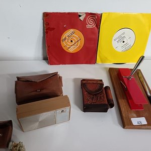Lote anterior: Radio Portátil Antigua y Vinilos