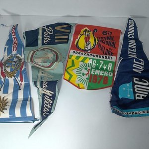 Lote de 10 Banderines Temáticos y Almanaque de Tela 1970 - imagen 4