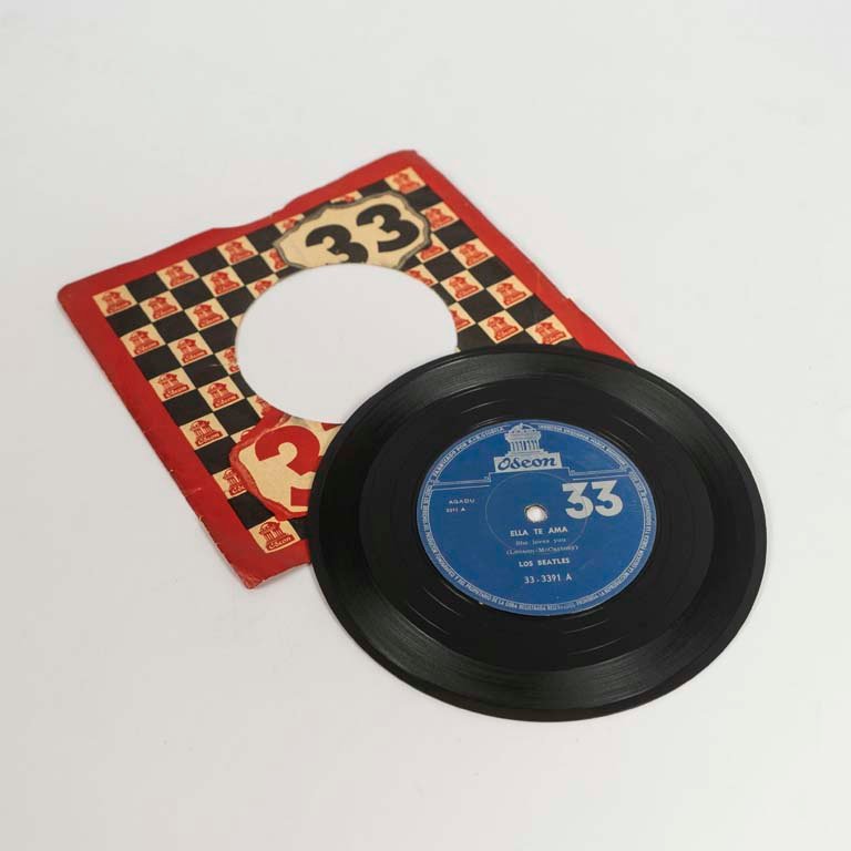 Disco Vinilo Single Los Beatles "Ella Te Ama" Odeón Uruguay Primera Edición