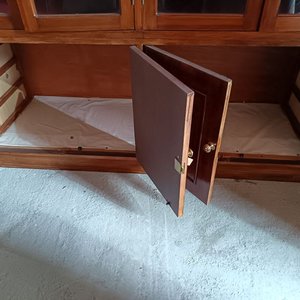 Biblioteca/Cristalera Antigua de Madera con Puertas de Vidrio y Cerradura - imagen 5