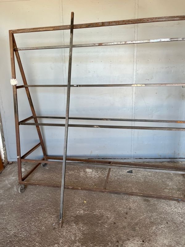 Rack de metal para rollos de telas y manteles - imagen 4