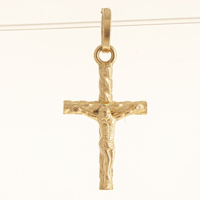 Cruz de oro 18k - Detalle y belleza en un solo objeto