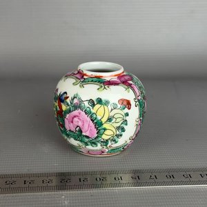 Pequeño Jarrón de Porcelana Estilo "Familia Rosa" con Decoración Floral - imagen 1