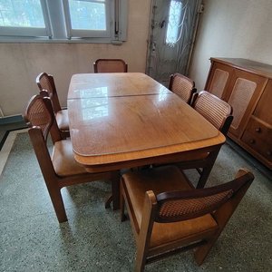 Lote anterior: Mesa de Comedor de Madera con 6 Sillas Estilo Clásico