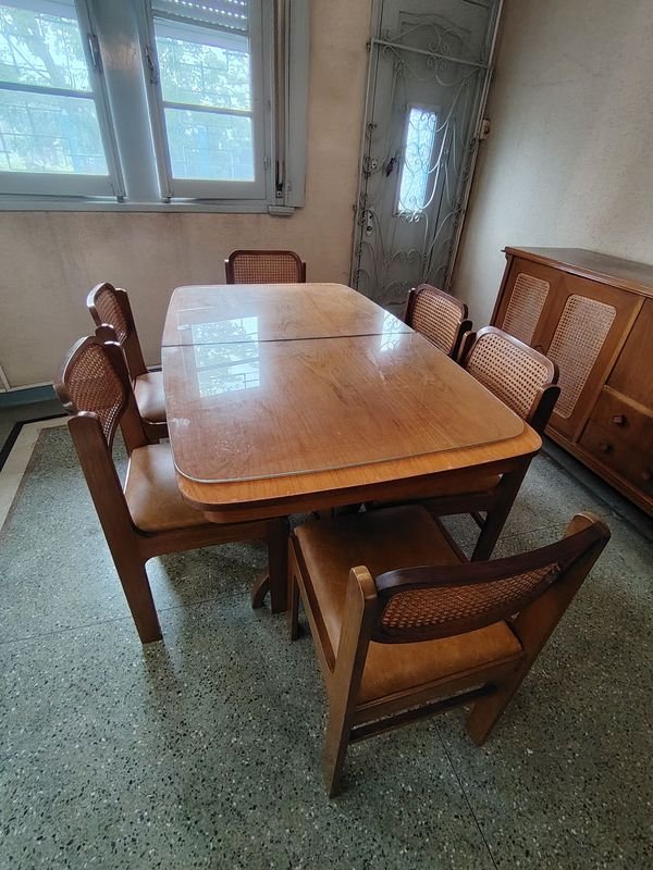 Mesa de Comedor de Madera con 6 Sillas Estilo Clásico