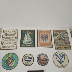 Lote anterior: Lote de 8 Chapas Vintage Temáticas: Mickey Mouse, Uruguay, Velez Sarsfield y Más