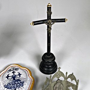 Diez Adornos Religiosos: Figuras, Cruces y Relicarios - imagen 6