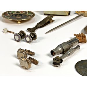 Lote de Encendedores, Gemelos, Abrecarta Espada, Figura Religiosa y Más - imagen 5