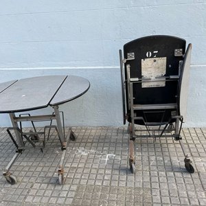 Par de Mesas Plegables con Alas y Ruedas - imagen 3