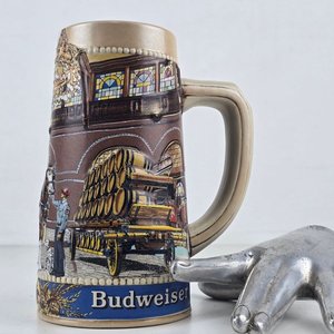 Lote siguiente: Jarra de Cerveza Coleccionable Budweiser Anheuser-Busch Inc.
