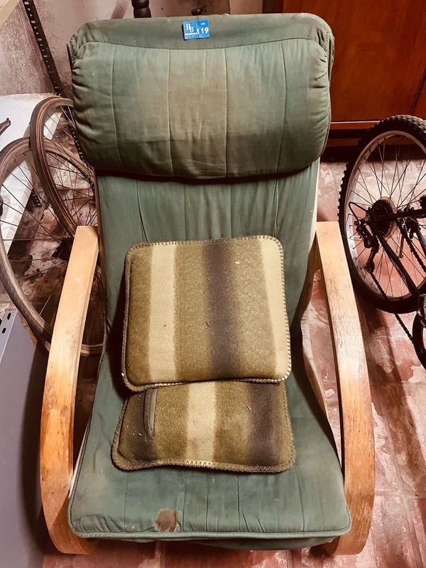 Silla Reclinable con Mueble de Madera