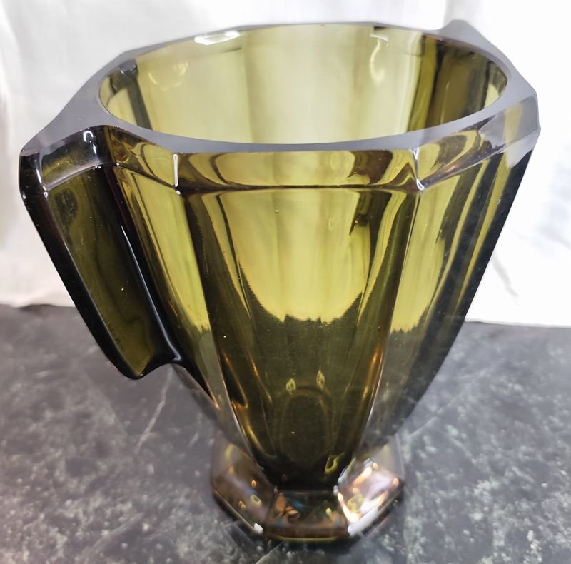 Lote siguiente: Soberbio florero alemán en cristal ahumado verde Art Deco