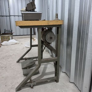 Máquina de Coser Industrial Completa con Mesa y Motor Eléctrico - imagen 3
