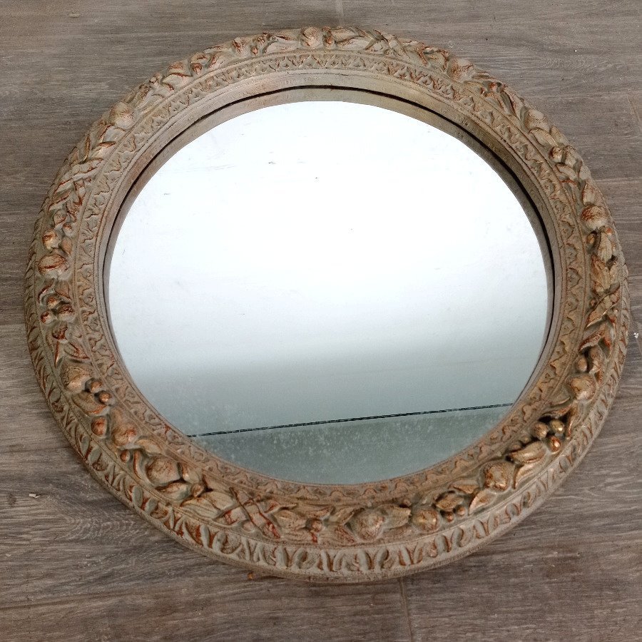 Espejo Circular con Marco Ornamentado y Relieve