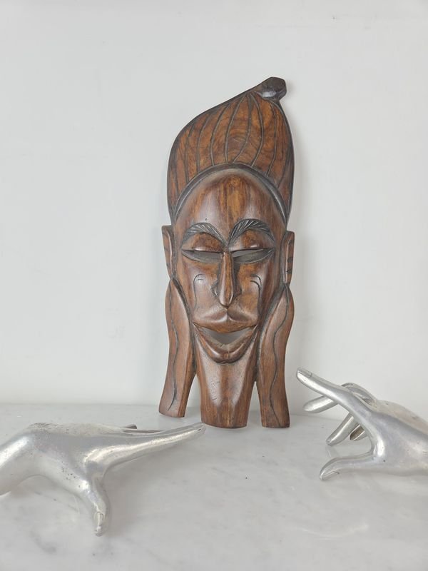 Máscara en madera dura africana