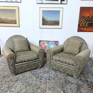 Lote siguiente: Par de Sillones de 1 Cuerpo Tapizados en Tela Gris con Bordado