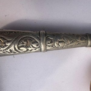Lote siguiente: Cuchillo Ginete Antiguo con Cabo de Plata y Oro