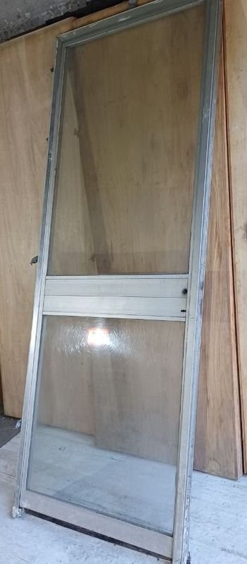 Puerta de aluminio con marco y panel de vidrio - imagen 3