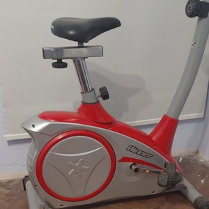 Bicicleta Fija Ergométrica Winner Roja y Gris - imagen 4