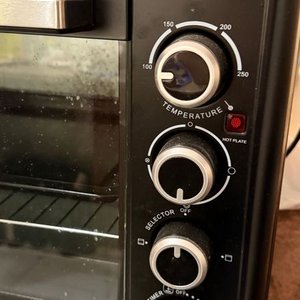 Pequeña Cocina Eléctrica Punktal PK-38L con Hornalla Doble - imagen 3