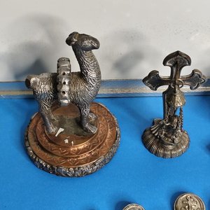 Lote de 11 Botones Navales y otros pequeños en metal, 2 porta pinchos franceses sellados - imagen 3