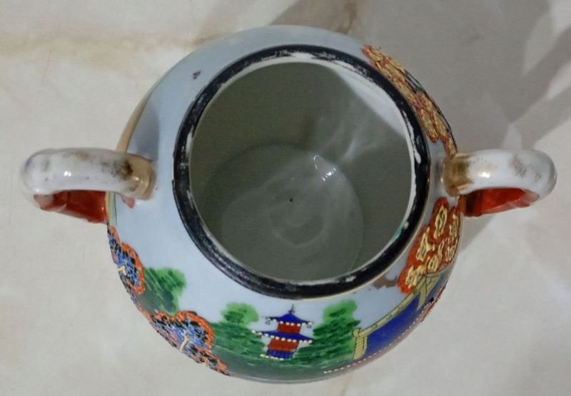 Azucarero de Porcelana Japonesa con Diseño en Relieve - imagen 4