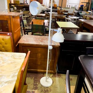 Lote anterior: Lámpara de Pie Moderna Blanca con Doble Foco