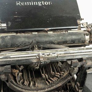 Máquina de Escribir Antigua Remington Negra - imagen 2