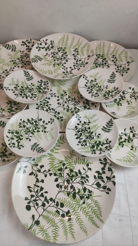Juego de loza Cavalier con diseño de hojas verdes - imagen 2
