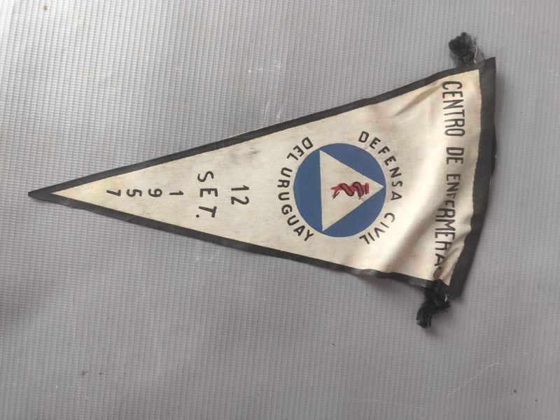 Banderín Antiguo Centro de Enfermeras Defensa Civil Uruguay 1957
