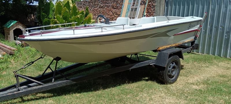 Lancha con Trailer y motor nuevito - Venta en subasta - imagen 4