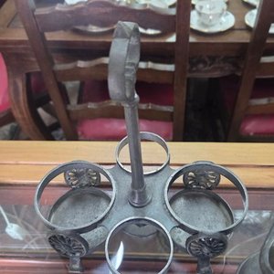 Conjunto Antiguo de Peltre con Soporte Metálico - imagen 4