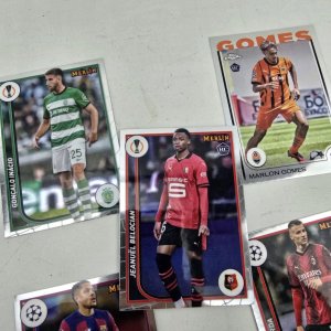 Lote de 5 Tarjetas de Fútbol Topps y Merlin: Gonçalo Inácio, Jeanuel Belocian, Marlon Gomes, Vitor Roque, Francisco Camarda - imagen 2