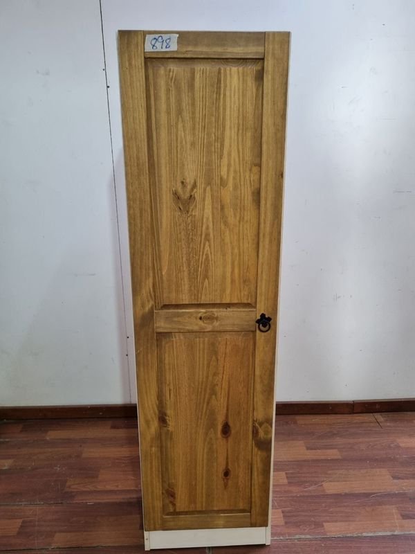 Lote siguiente: Puerta de madera en buen estado