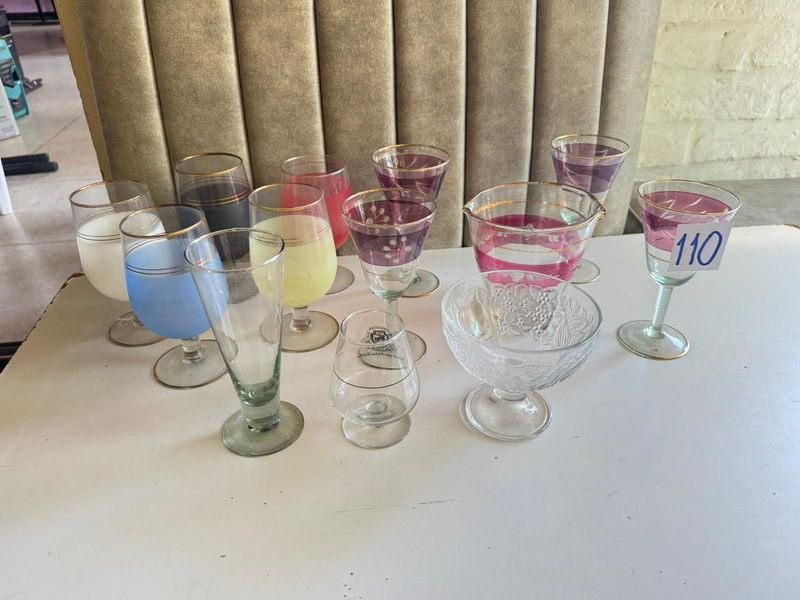 Copas de colores y hielera para decoración - imagen 2