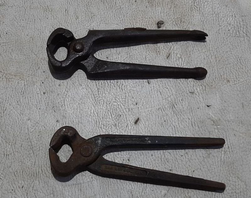 Tijeras y pinzas de metal en buen estado - imagen 2
