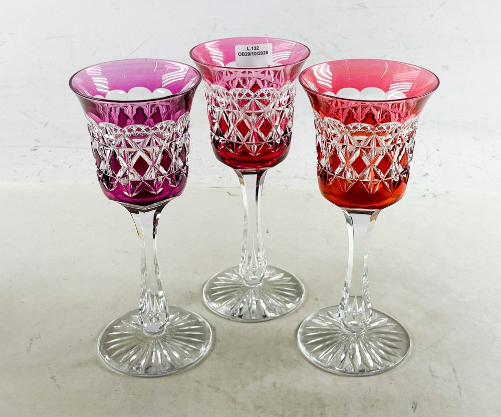 Tres Copas de Cristal Tallado con Detalles en Color