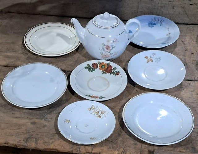 Lote siguiente: Loza Cerámica Blanca con Diseño Floral