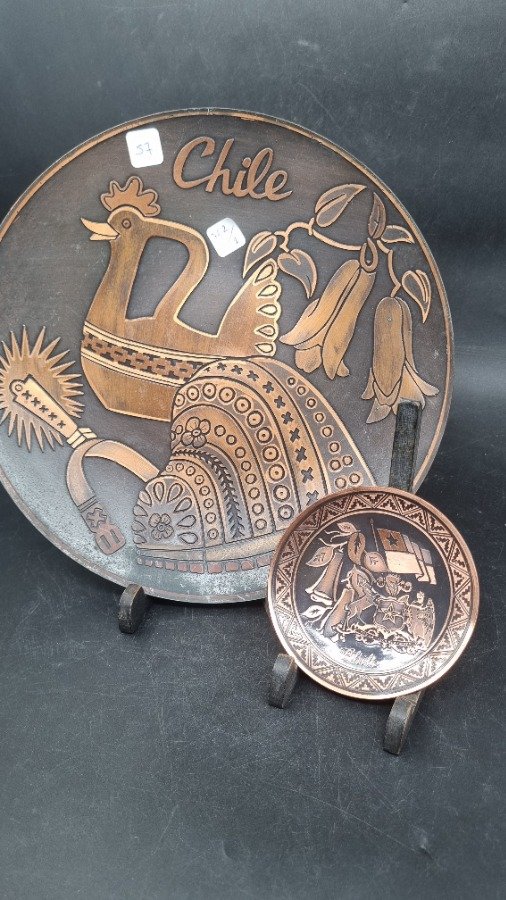 Dos Platos Decorativos de Cobre con Motivos Chilenos - imagen 1
